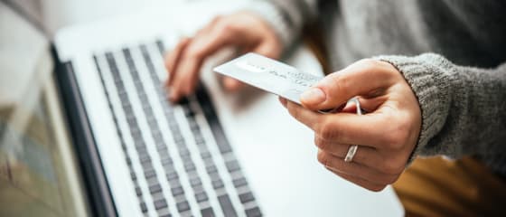Tornando-se global: como os cartões de crédito simplificam as transações de cassino on-line internacionais